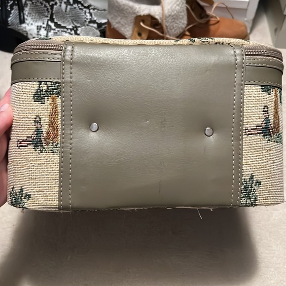 Embroidered Cosmetic bag - Picture 4 of 12